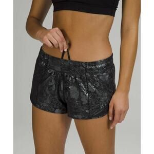 Lululemon Hotty Hot‎ Low-Rise Lined Shorts Size 6